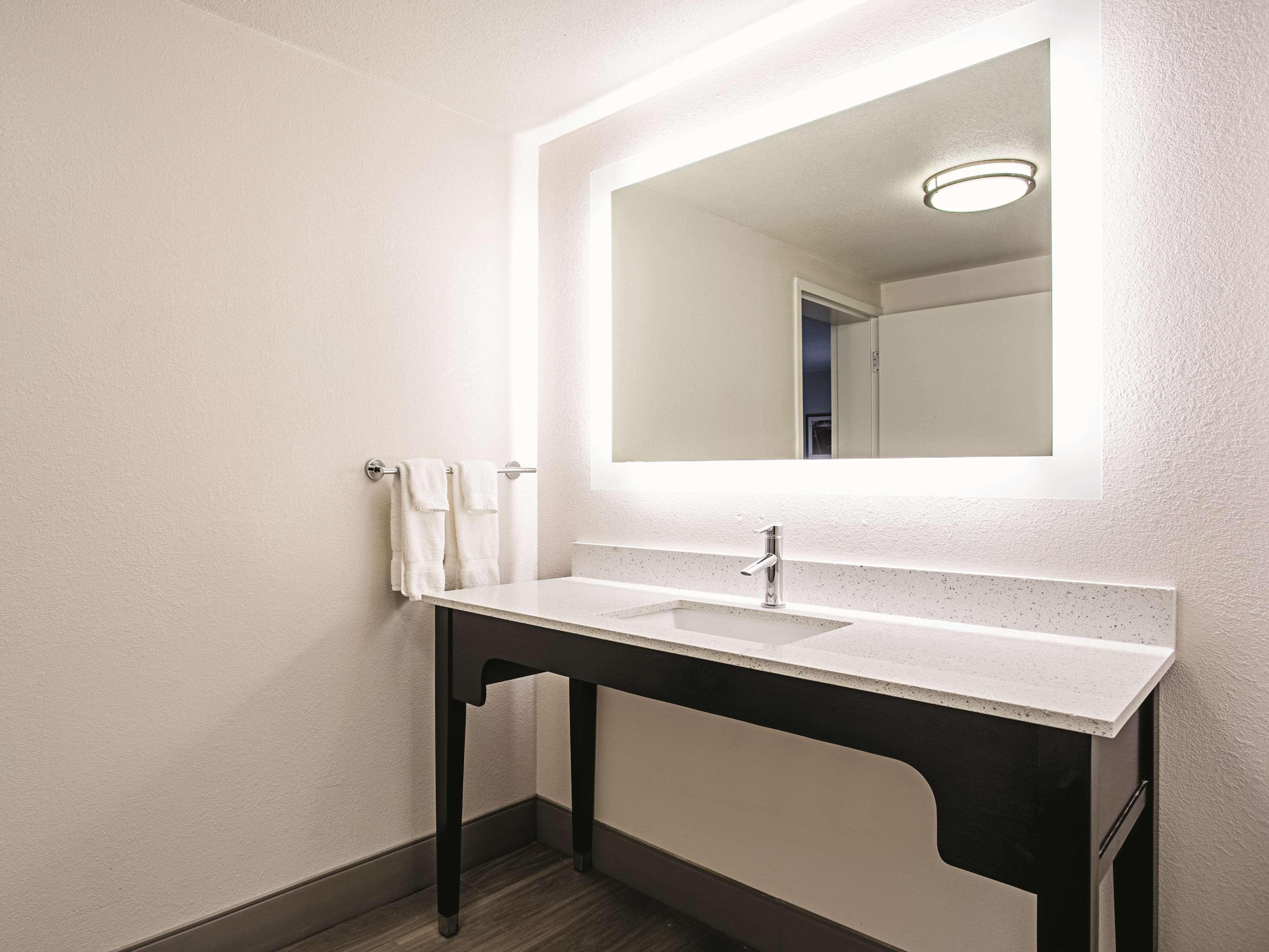 La Quinta By Wyndham Baltimore N / White Marsh Екстер'єр фото